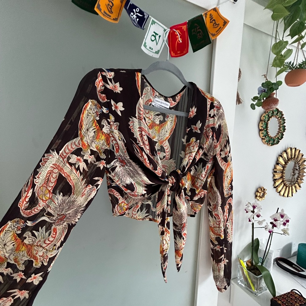 Urban Outfitters (Tiger CropTop)